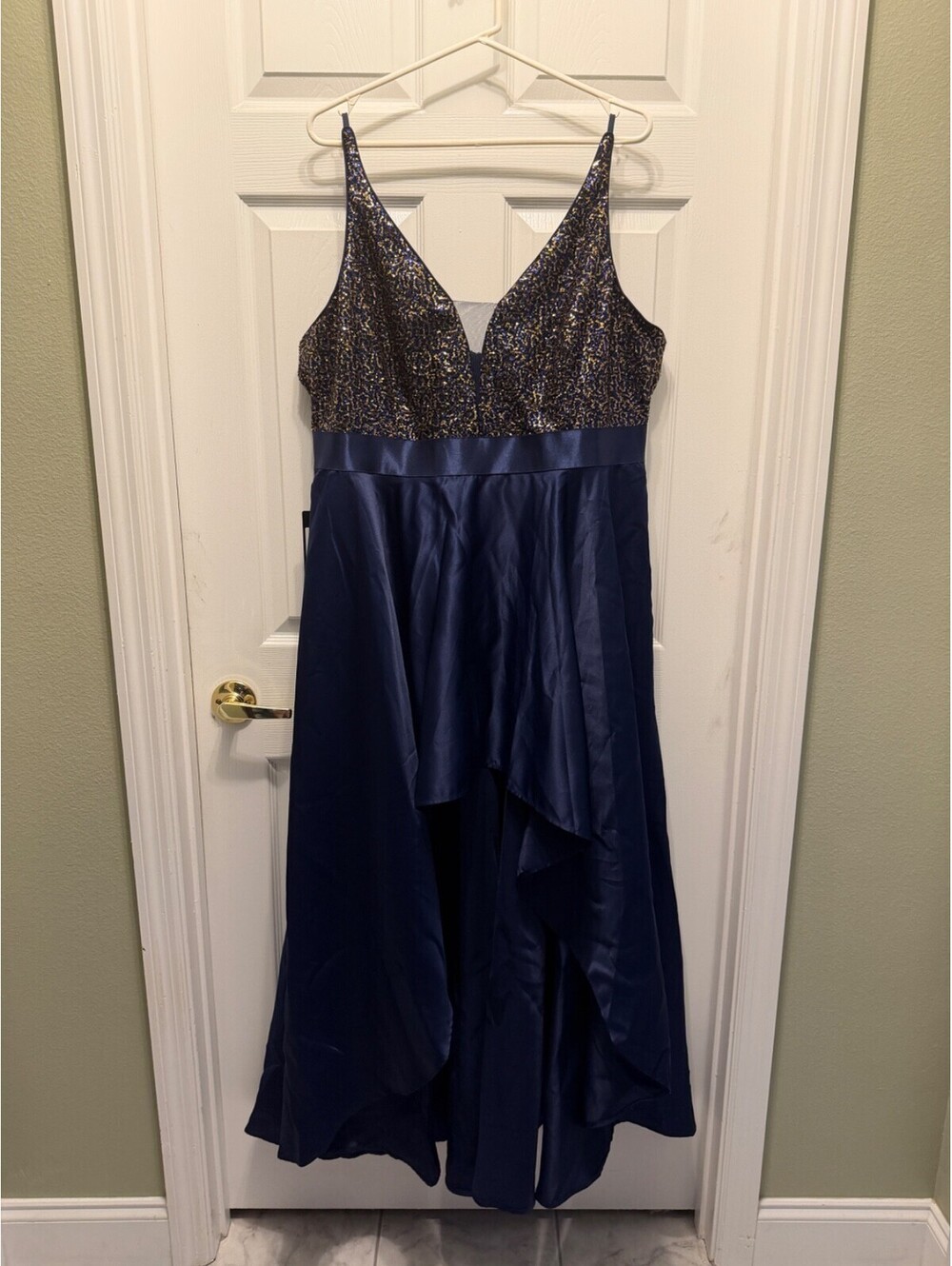 NWT Ever Pretty Sleeveless Sequin V Neck High Low Satin A Line Formal Gown 24